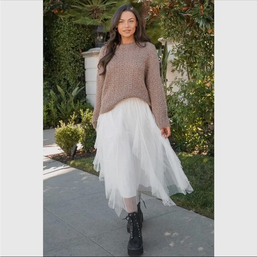 Chic White Tulle A-Line Skirt - Picture 5 of 6